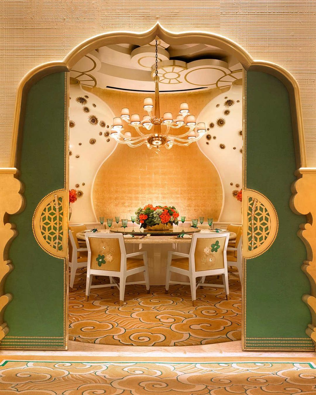 Wing Lei gold decor