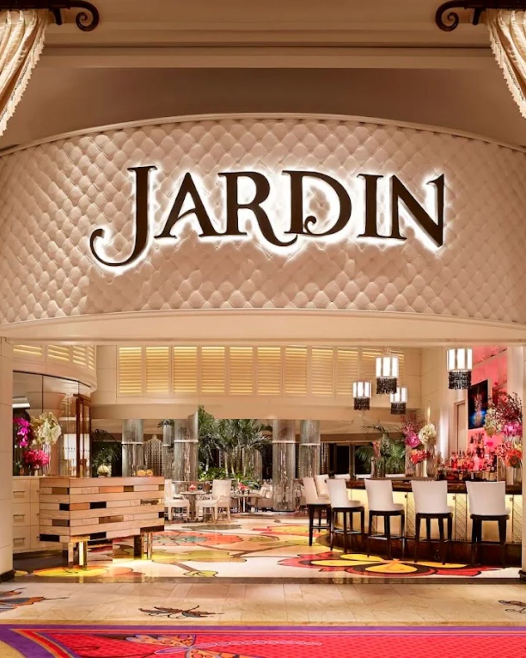 Jardin Wynn dining room